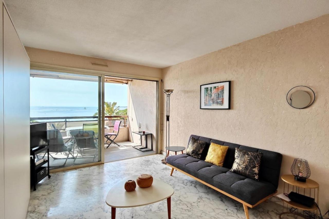 06ay - With Seafront Terrace Appartement
